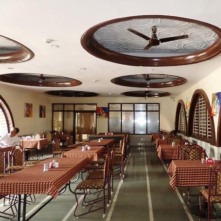 Hotel Ayodhya Nashik Exteriör bild