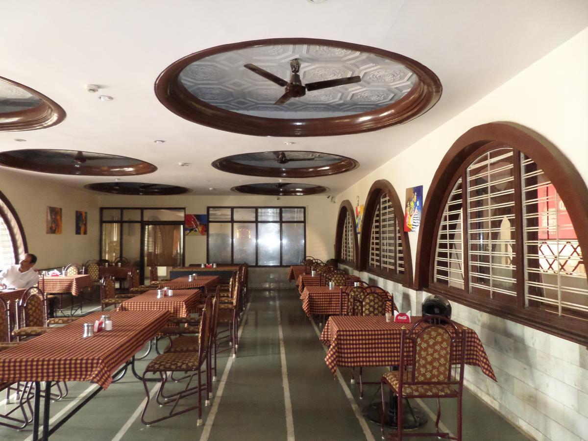 Hotel Ayodhya Nashik Exteriör bild