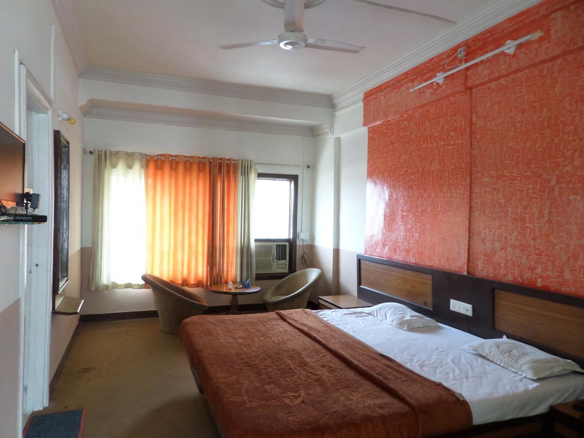 Hotel Ayodhya Nashik Exteriör bild