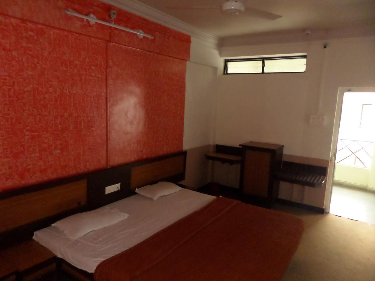 Hotel Ayodhya Nashik Exteriör bild