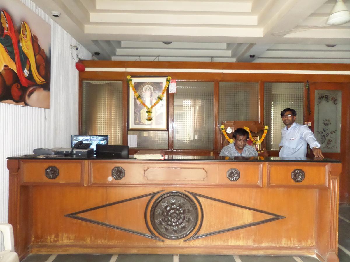 Hotel Ayodhya Nashik Exteriör bild