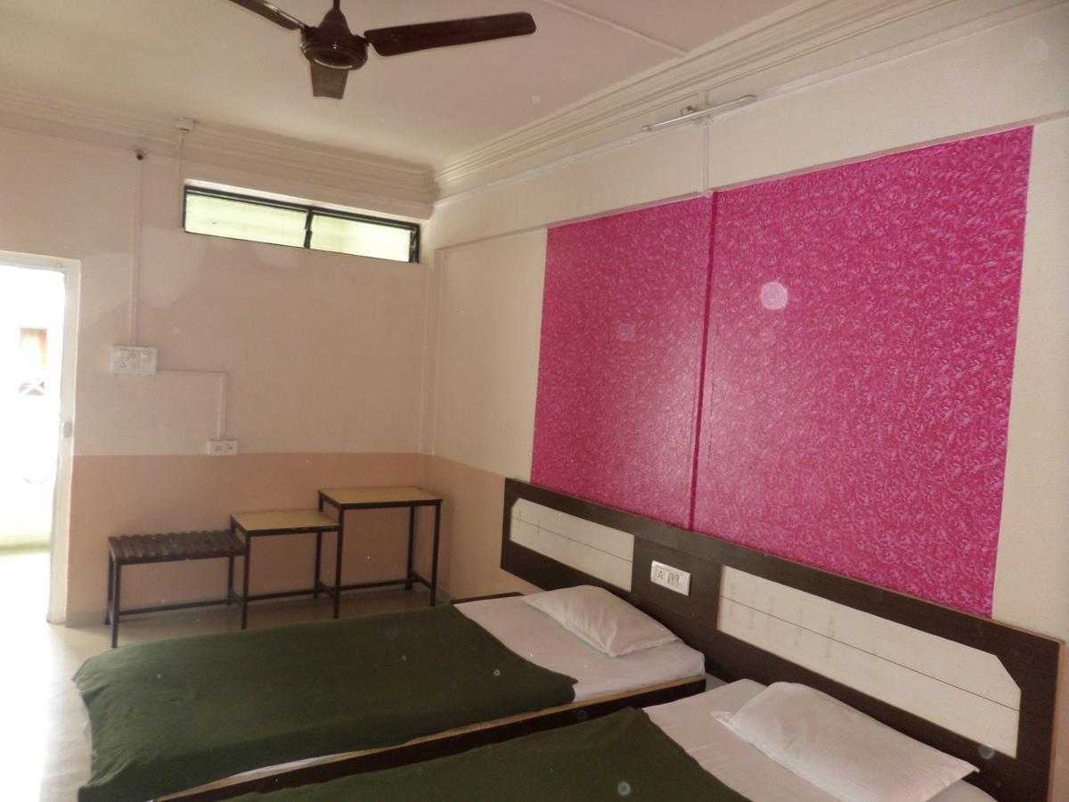 Hotel Ayodhya Nashik Exteriör bild
