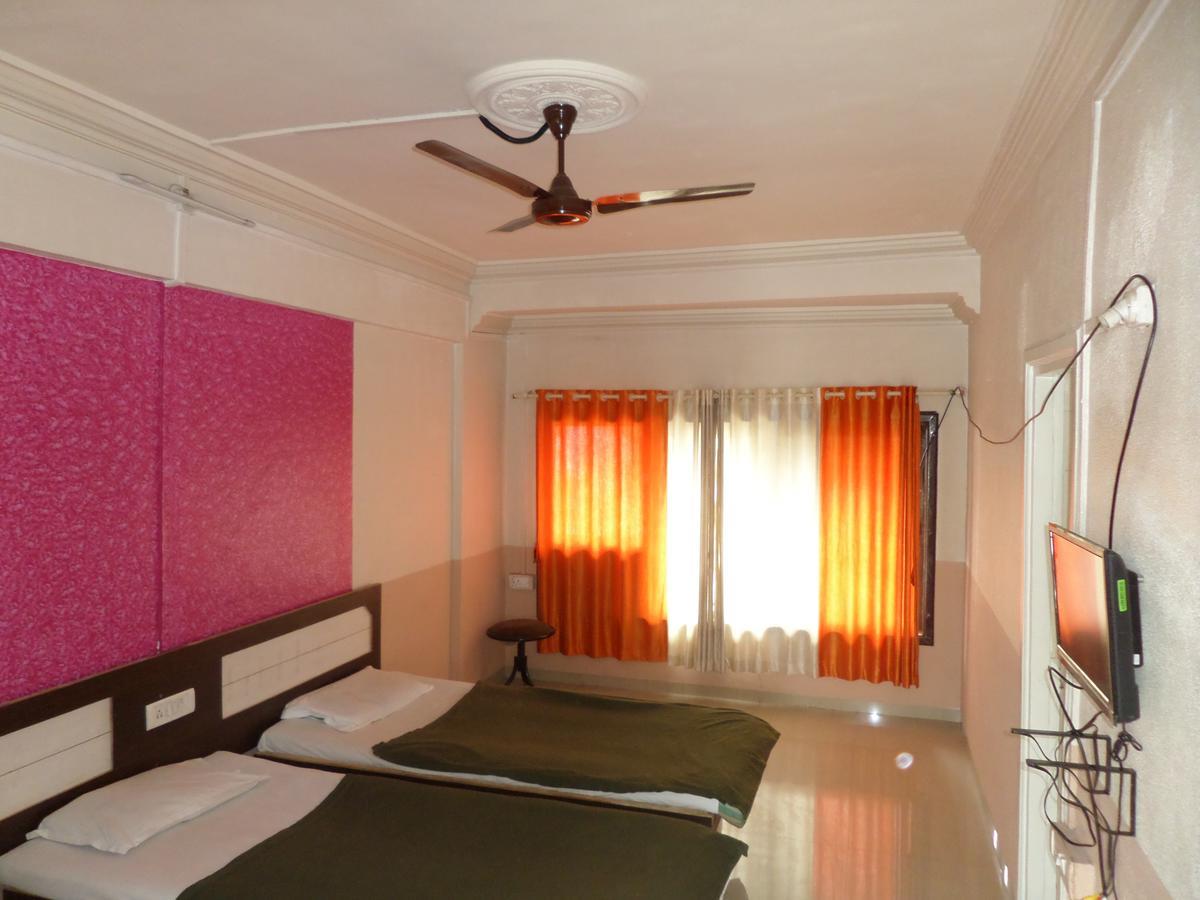 Hotel Ayodhya Nashik Exteriör bild