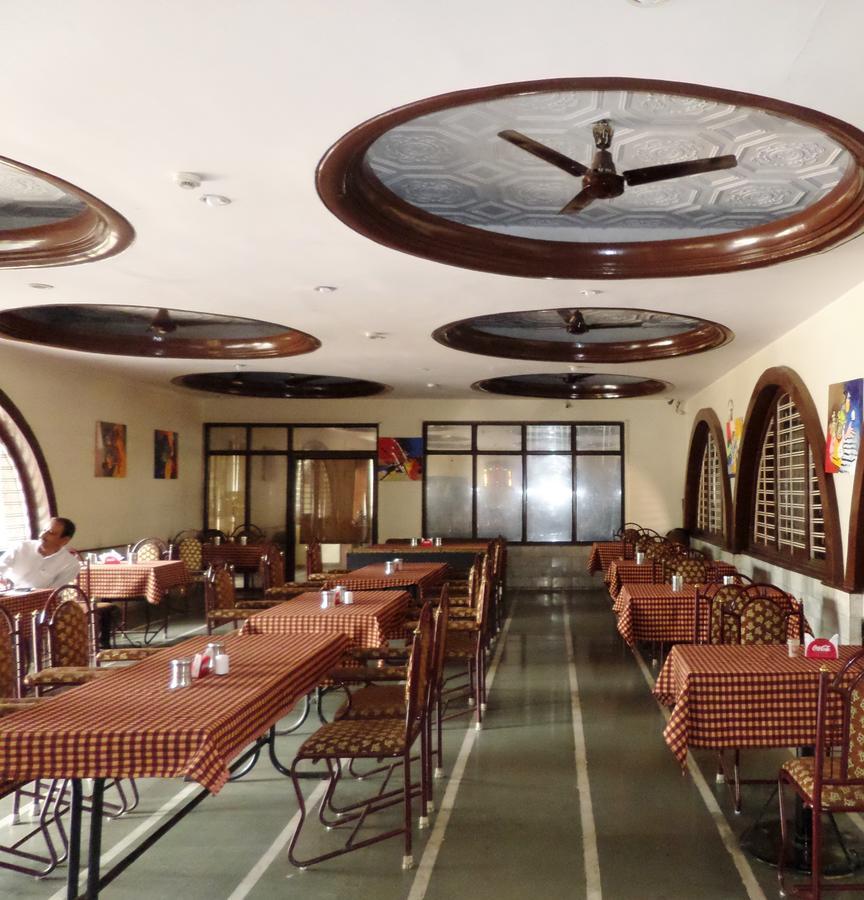 Hotel Ayodhya Nashik Exteriör bild